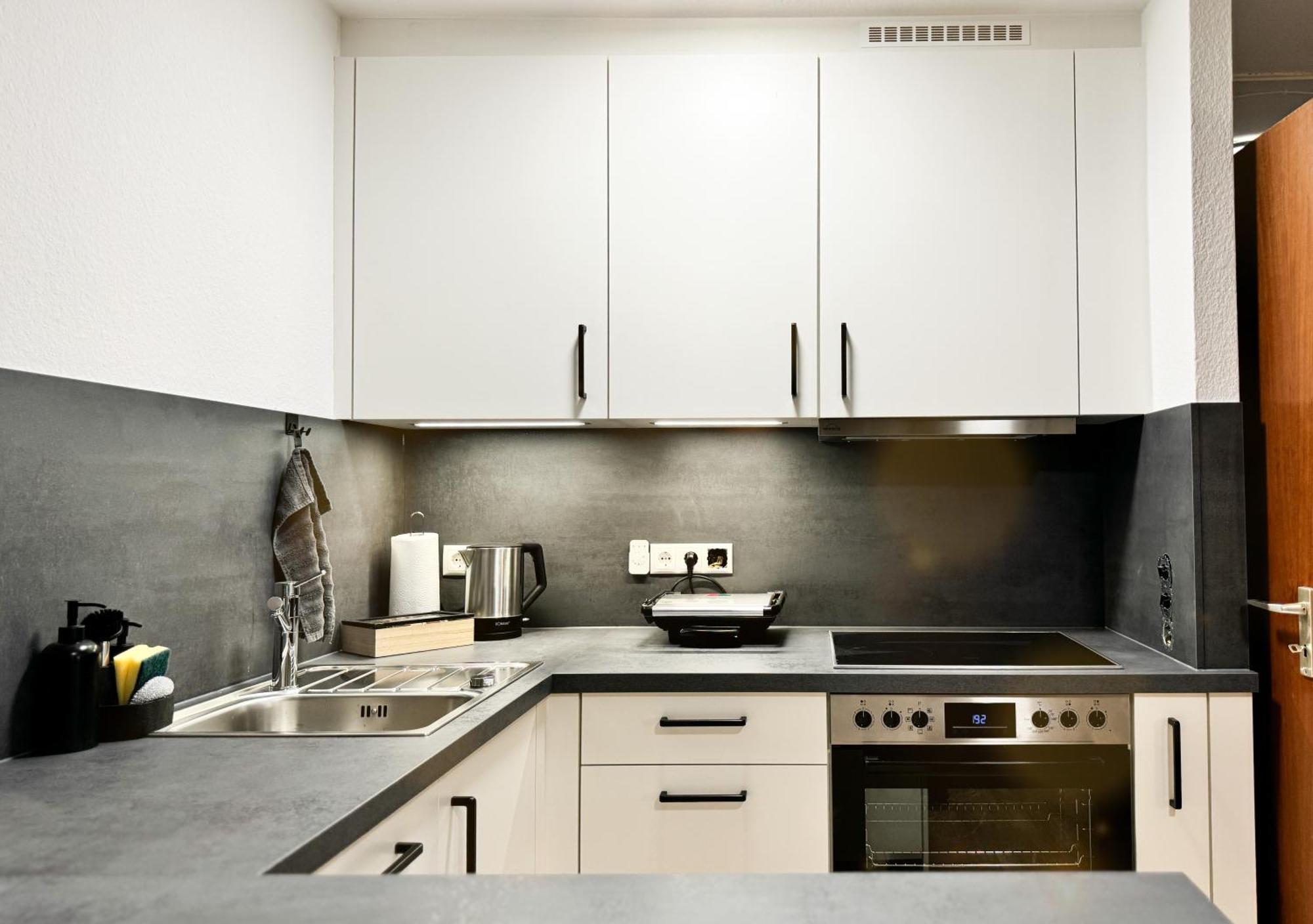 Modern Living In Karlsruhe - Frieden Apartments ภายนอก รูปภาพ