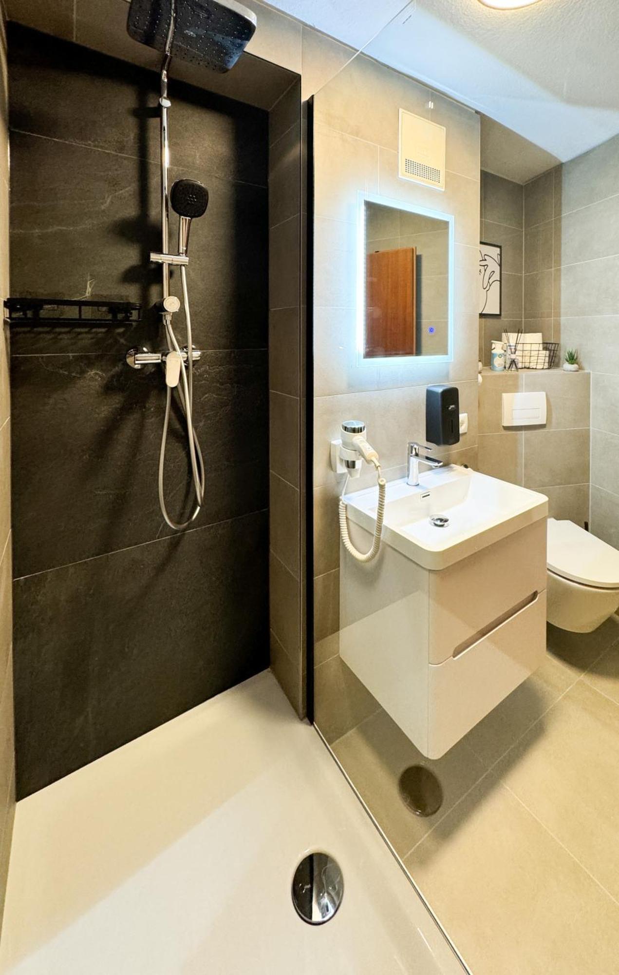 Modern Living In Karlsruhe - Frieden Apartments ภายนอก รูปภาพ